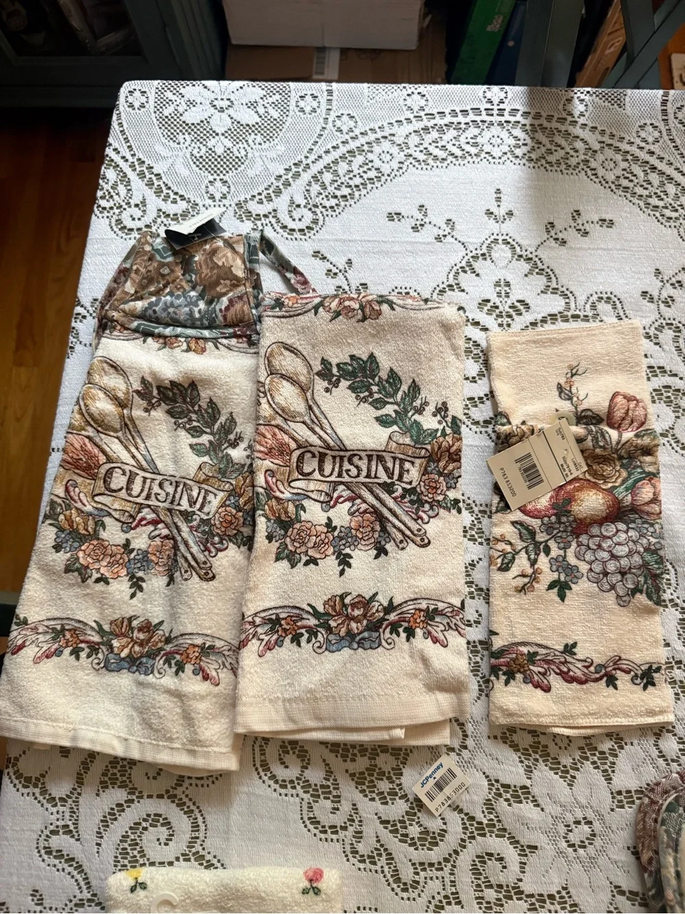 Cuisine Printed Kitchen Towels - Cream Floral Set